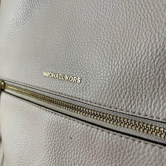 Michael Kors Cream Backpack and Wristlet Set - Picture 2 of 12